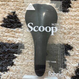 Fabric Scoop Radius Ultimate Full Carbon 142mm Saddle